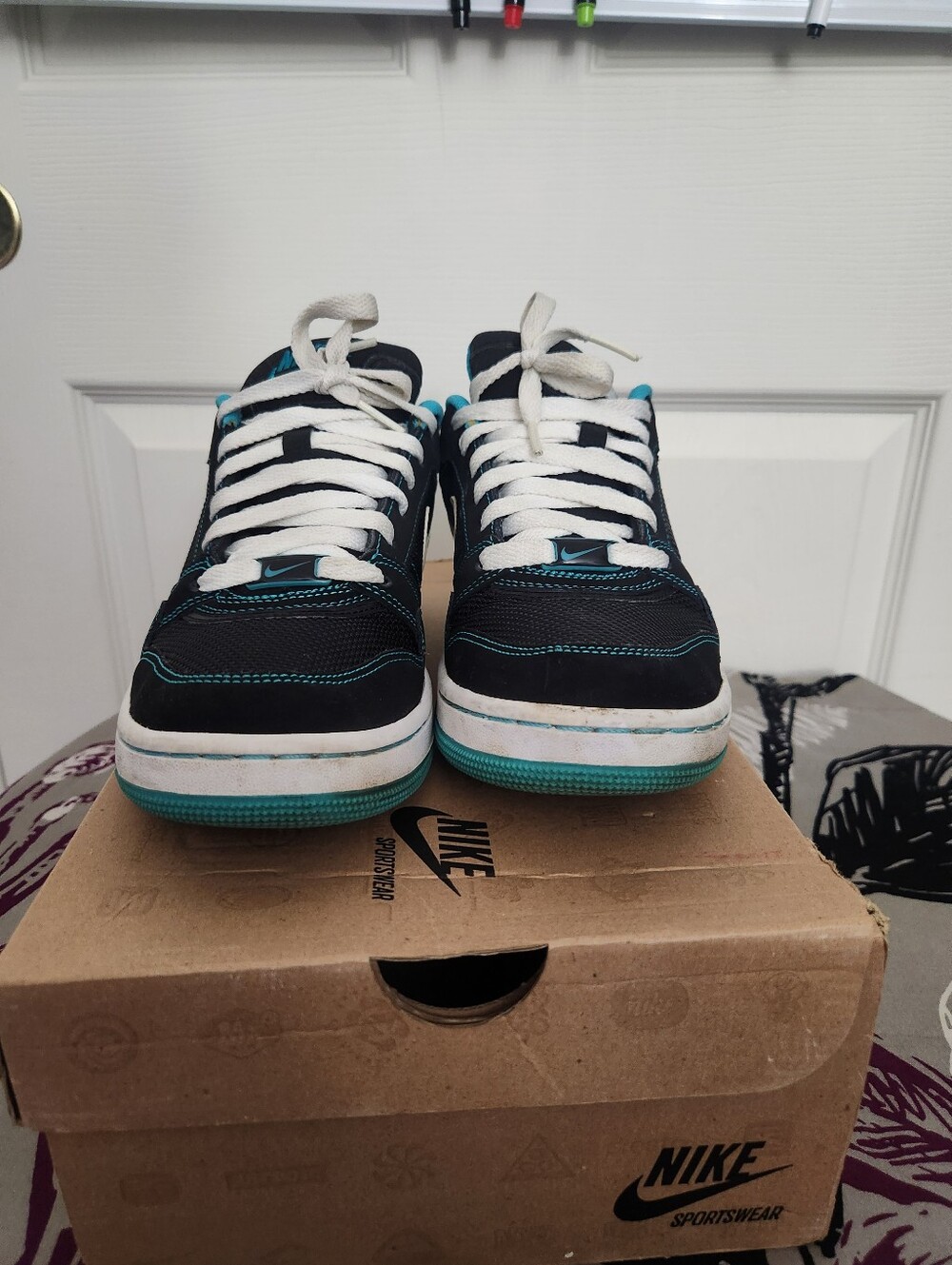 Nike Black & Teal Mesh Low-Top Sneakers - Picture 2 of 9